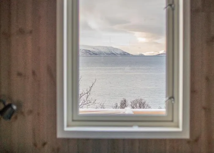 Lyngen Alps Panorama Nyaraló Russelv